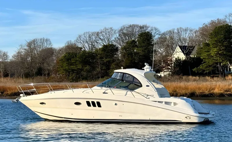 Slide: The Image of Sea Ray 38 SUNDANCER - 1