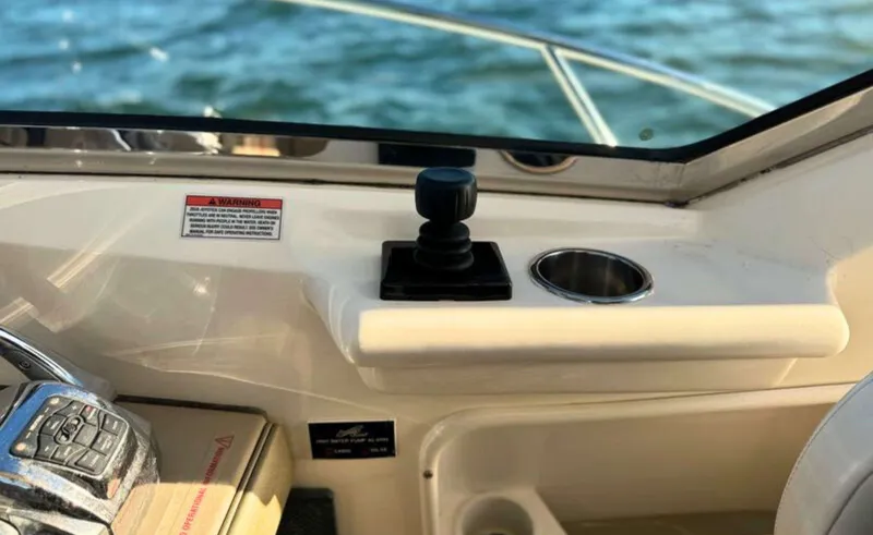 Slide: The Image of Sea Ray 38 SUNDANCER - 21