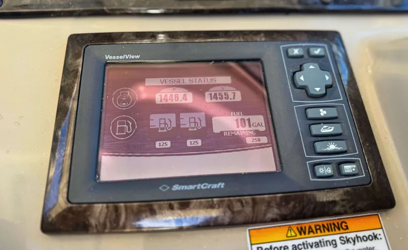 Slide: The Image of Sea Ray 38 SUNDANCER - 22