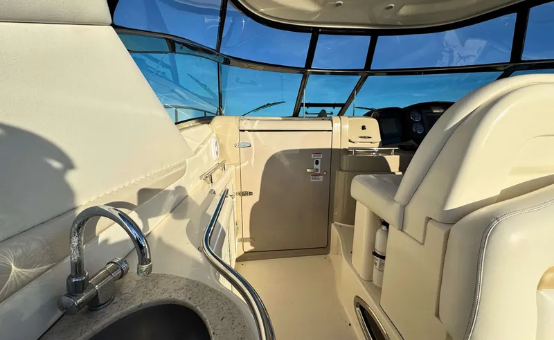 Slide: The Image of Sea Ray 38 SUNDANCER - 23