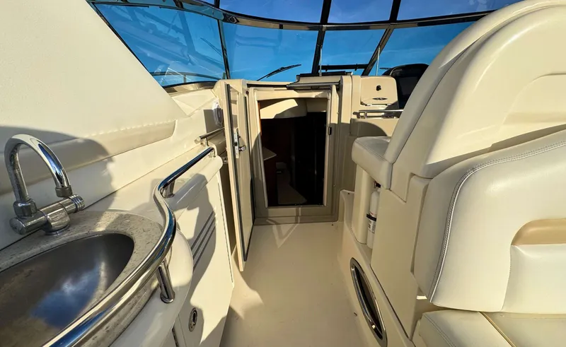Slide: The Image of Sea Ray 38 SUNDANCER - 24