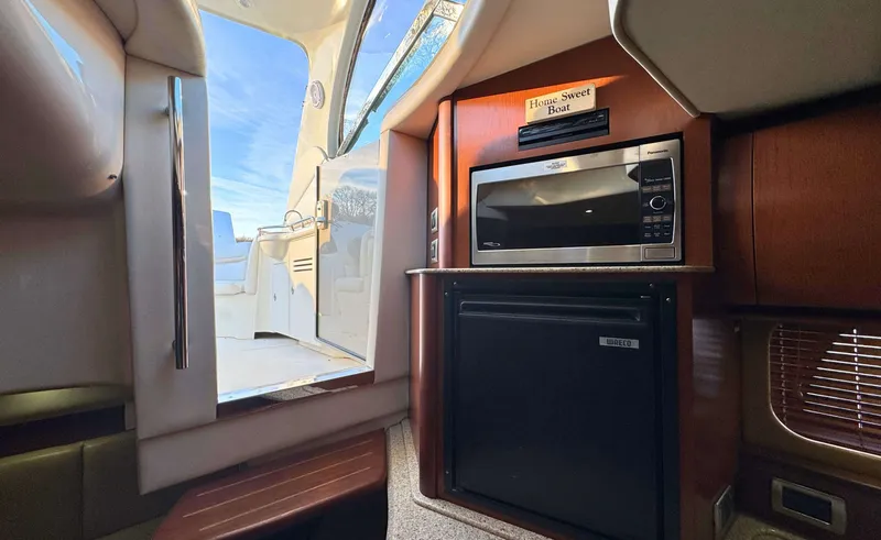 Slide: The Image of Sea Ray 38 SUNDANCER - 25