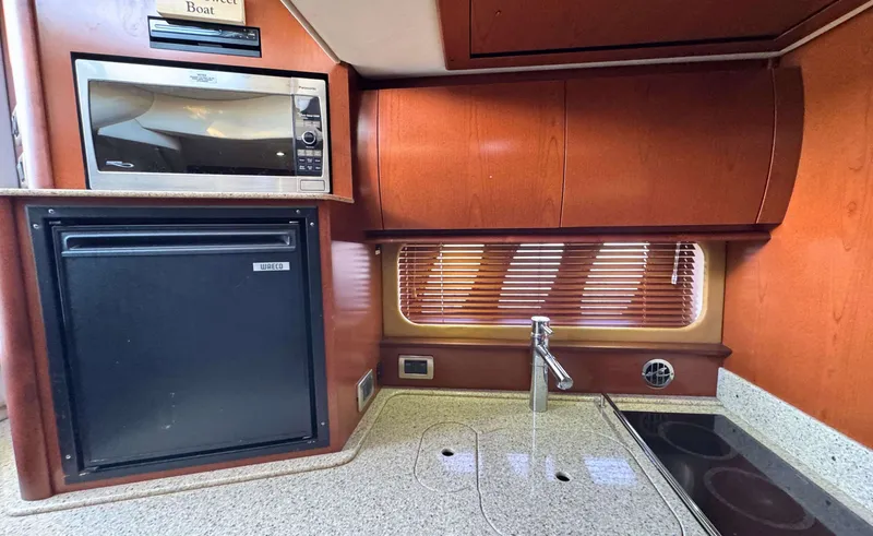 Slide: The Image of Sea Ray 38 SUNDANCER - 28