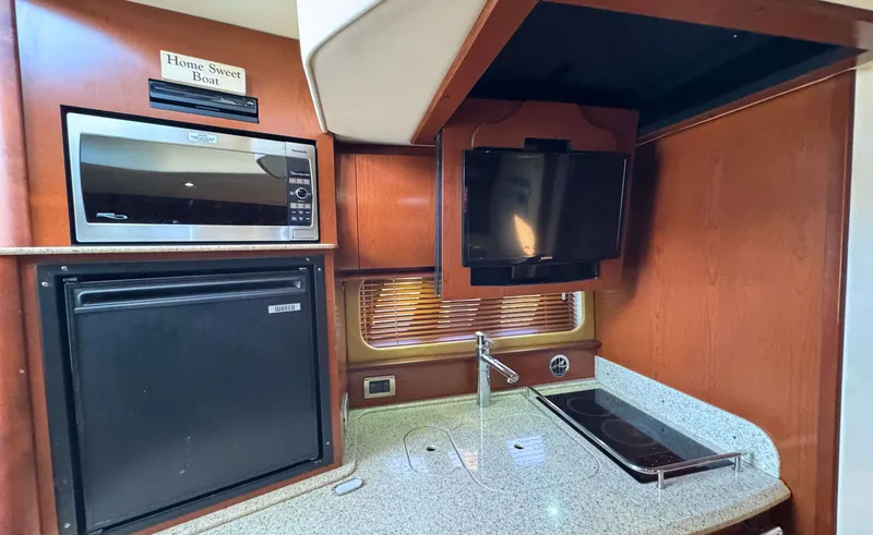 Slide: The Image of Sea Ray 38 SUNDANCER - 29