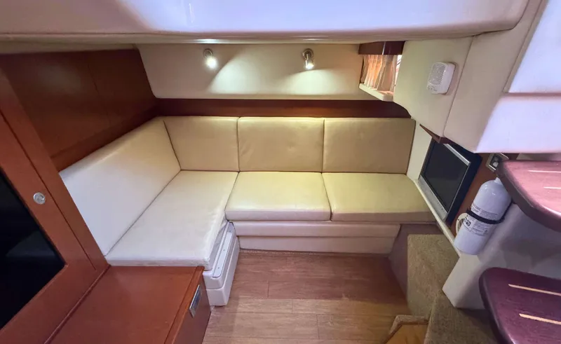 Slide: The Image of Sea Ray 38 SUNDANCER - 32