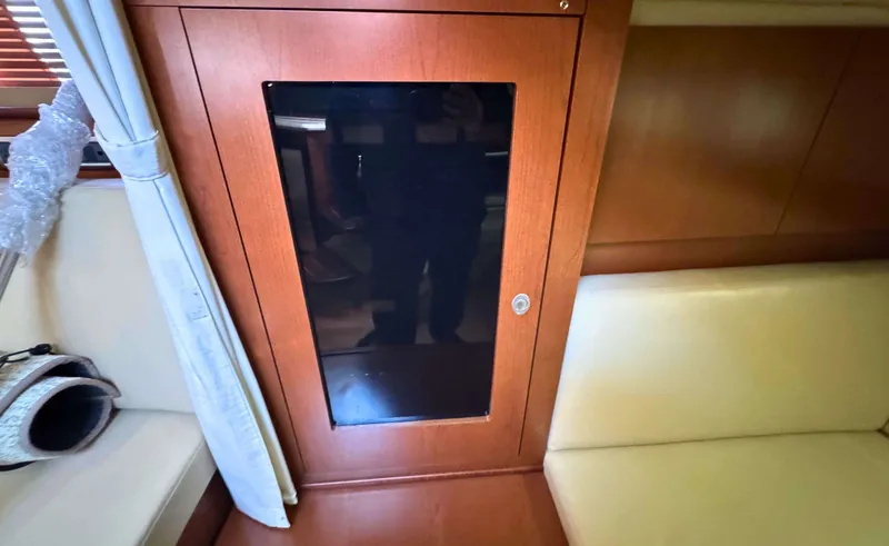 Slide: The Image of Sea Ray 38 SUNDANCER - 35