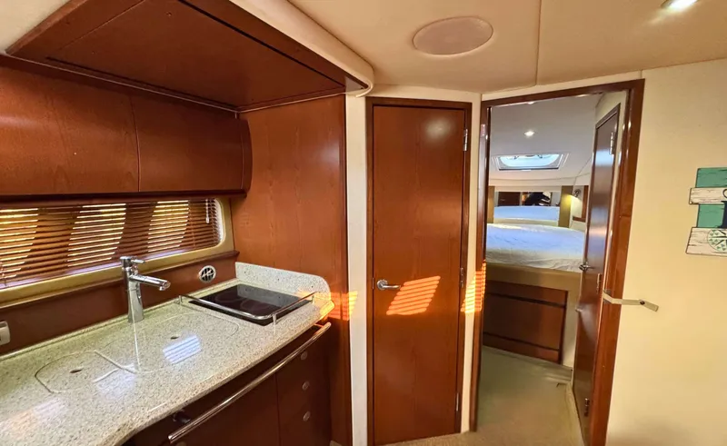 Slide: The Image of Sea Ray 38 SUNDANCER - 38