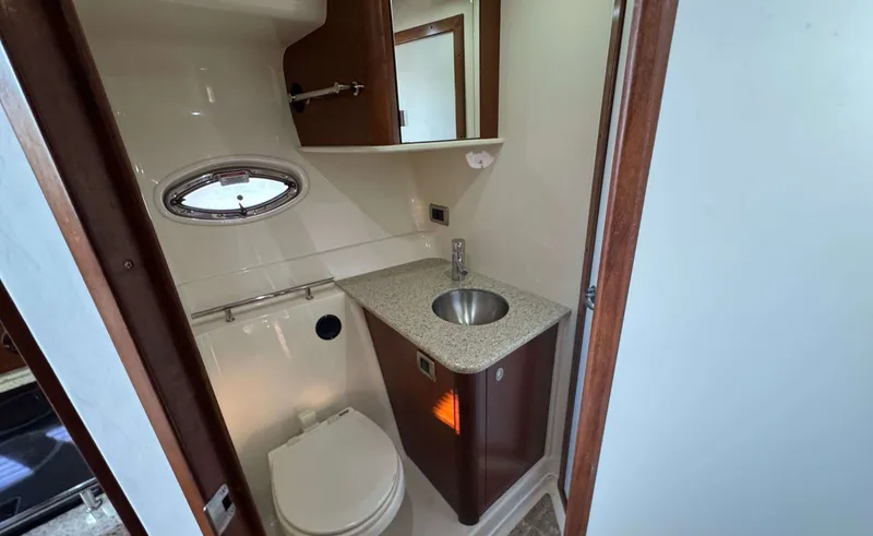 Slide: The Image of Sea Ray 38 SUNDANCER - 39