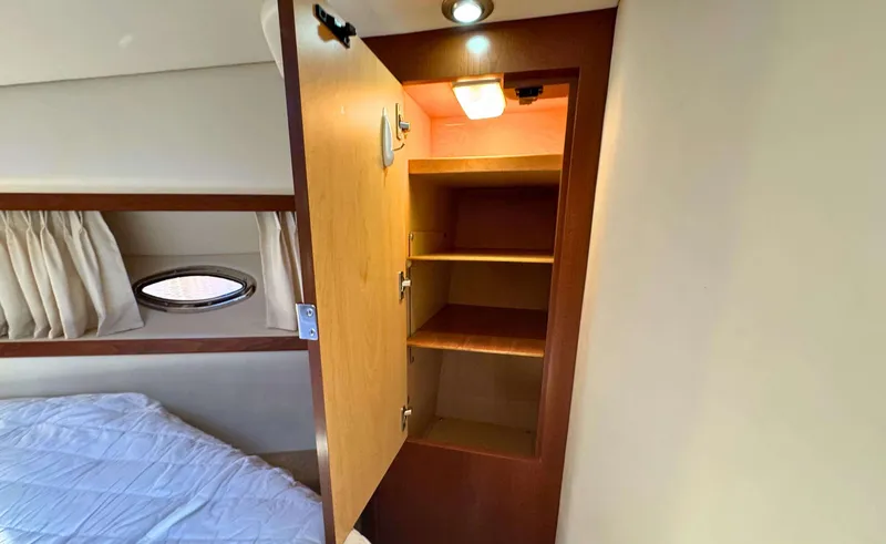 Slide: The Image of Sea Ray 38 SUNDANCER - 44