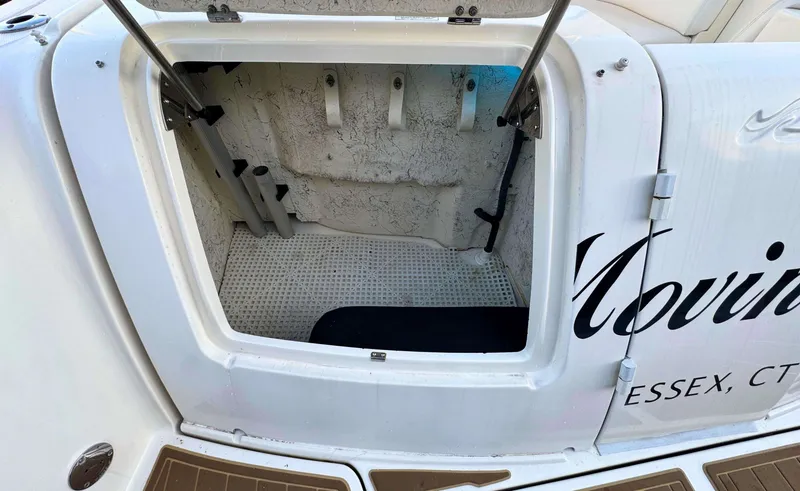 Slide: The Image of Sea Ray 38 SUNDANCER - 57