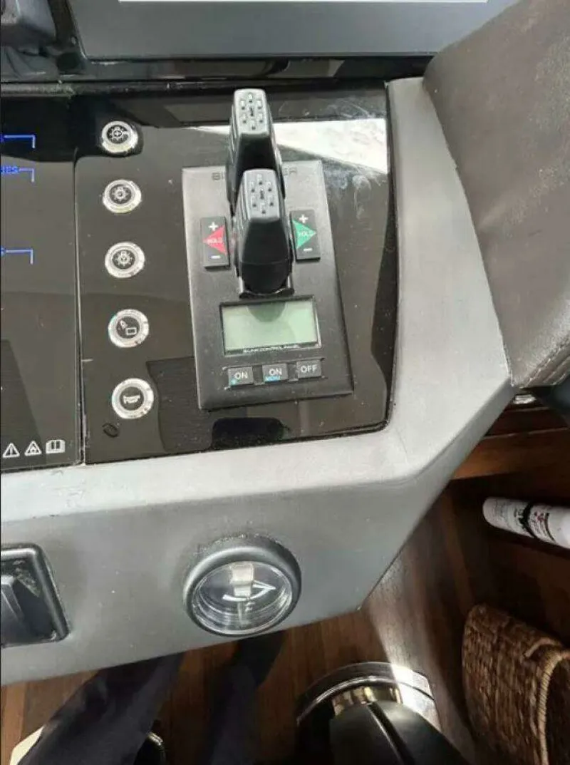 Slide: The Image of Princess S72 "Snowbird" 2014 - 24