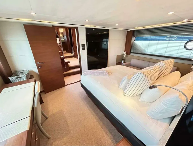 Slide: The Image of Princess S72 "Snowbird" 2014 - 7