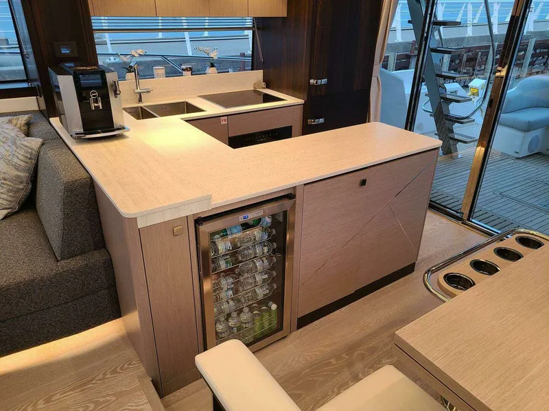 Slide: The Image of Sunseeker 68 Manhattan "Sweet Tina" 2023 - 5