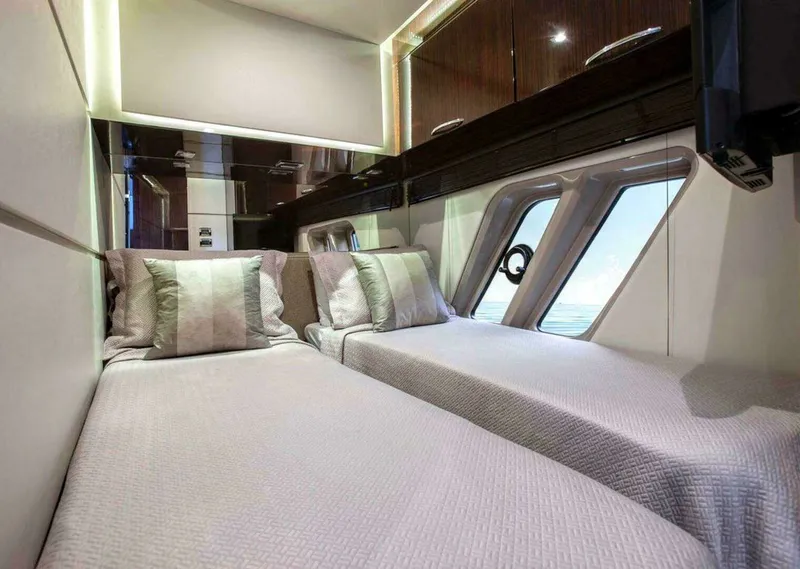 Slide: The Image of Sea Ray L650 Fly "Jeanne Rose" 2018 - 24