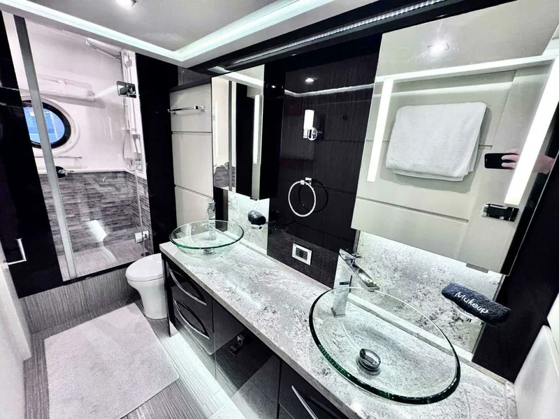 Slide: The Image of Sea Ray L650 Fly "Jeanne Rose" 2018 - 29