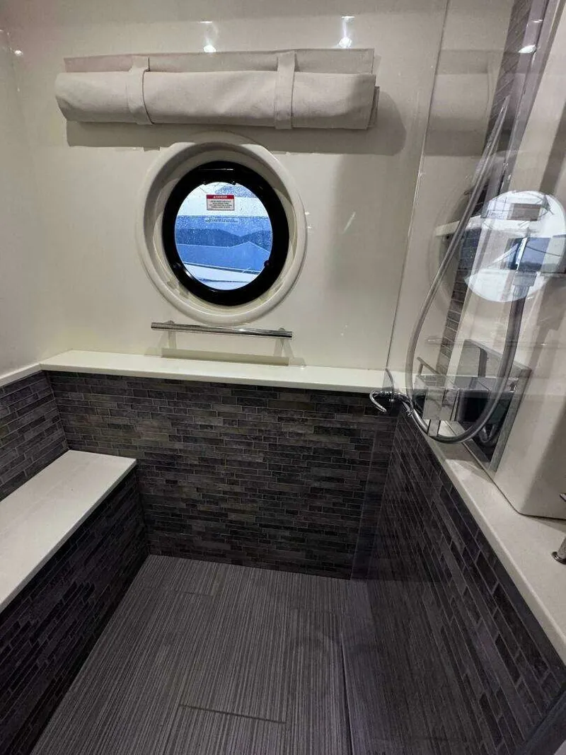 Slide: The Image of Sea Ray L650 Fly "Jeanne Rose" 2018 - 31