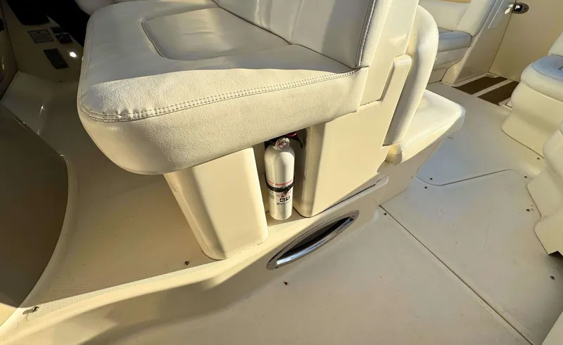 Slide: The Image of Sea Ray 38 SUNDANCER - 13