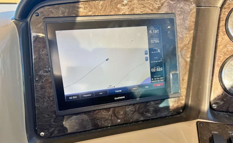 Slide: The Image of Sea Ray 38 SUNDANCER - 18