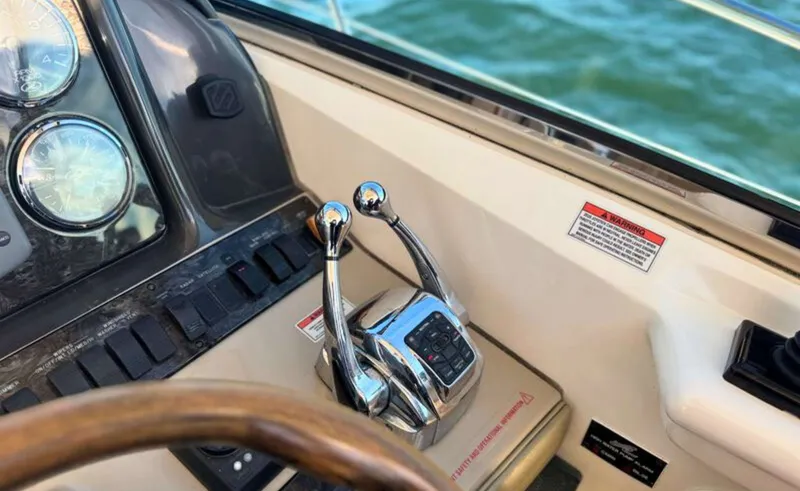 Slide: The Image of Sea Ray 38 SUNDANCER - 20