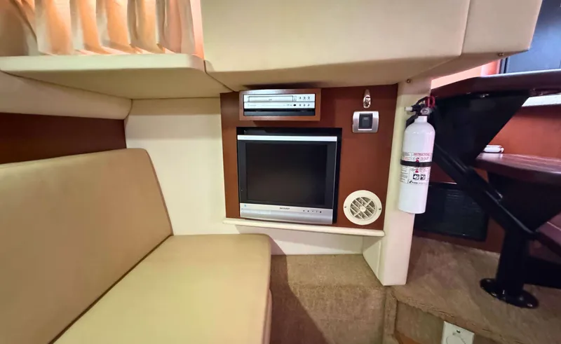 Slide: The Image of Sea Ray 38 SUNDANCER - 34