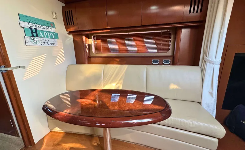 Slide: The Image of Sea Ray 38 SUNDANCER - 37