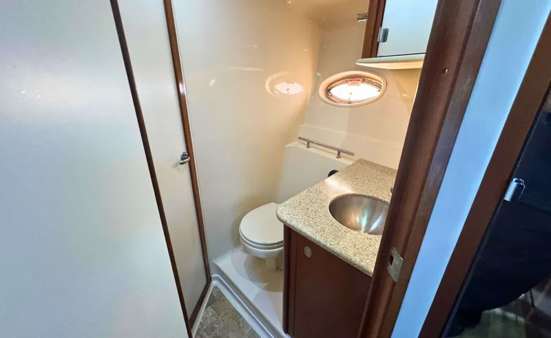 Slide: The Image of Sea Ray 38 SUNDANCER - 42