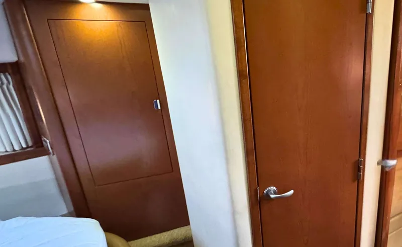 Slide: The Image of Sea Ray 38 SUNDANCER - 46