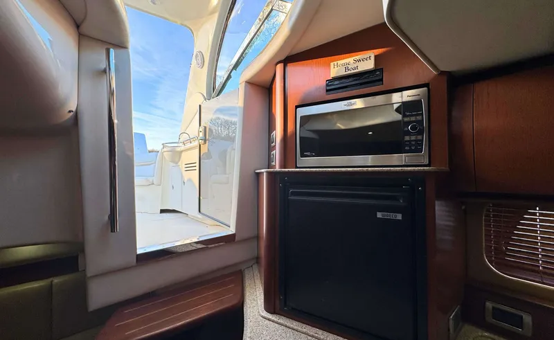 Slide: The Image of Sea Ray 38 SUNDANCER - 49