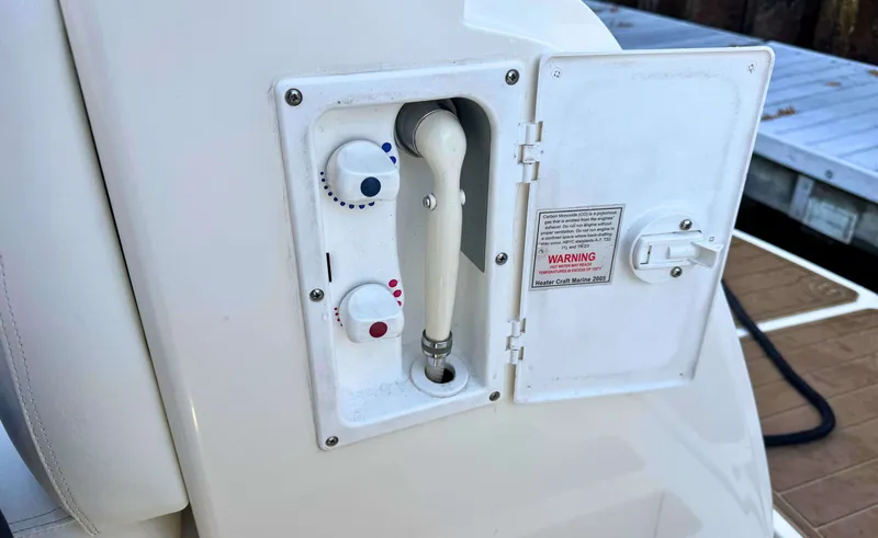 Slide: The Image of Sea Ray 38 SUNDANCER - 52