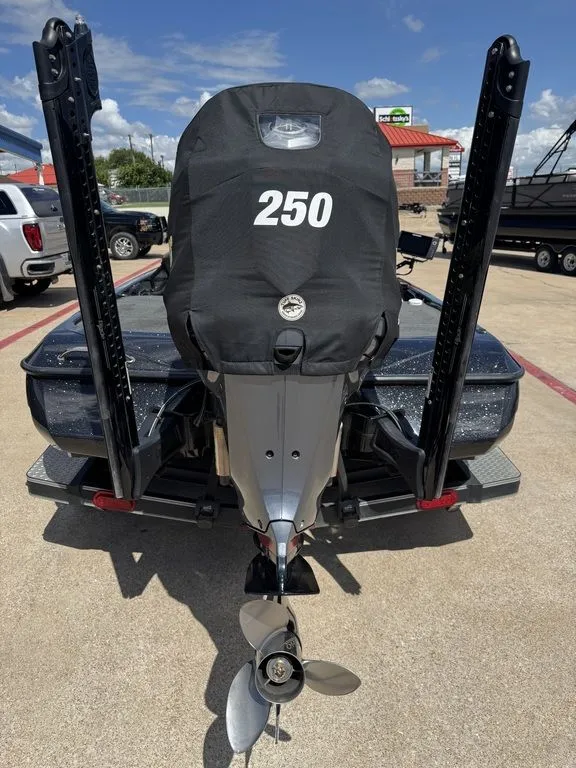 Slide: The Image of Skeeter ZXR 21 2022 - 13
