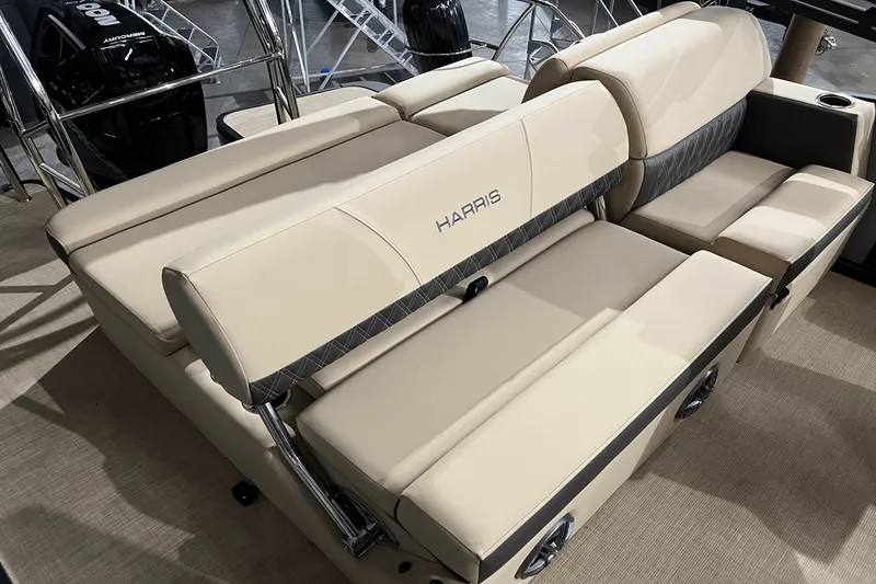 Slide: The Image of Harris 230 Sunliner 2025 - 10