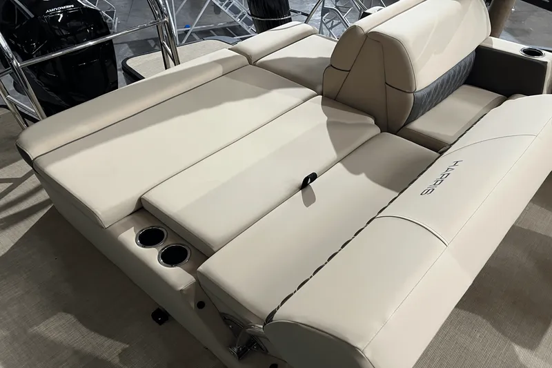 Slide: The Image of Harris 230 Sunliner 2025 - 11