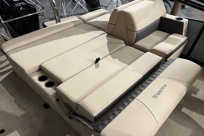 Slide: The Image of Harris 230 Sunliner 2025 - 12