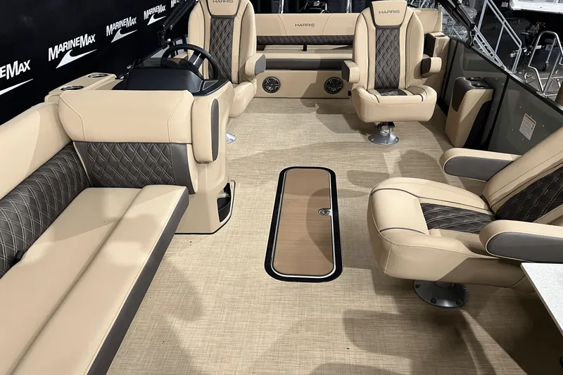 Slide: The Image of Harris 230 Sunliner 2025 - 15