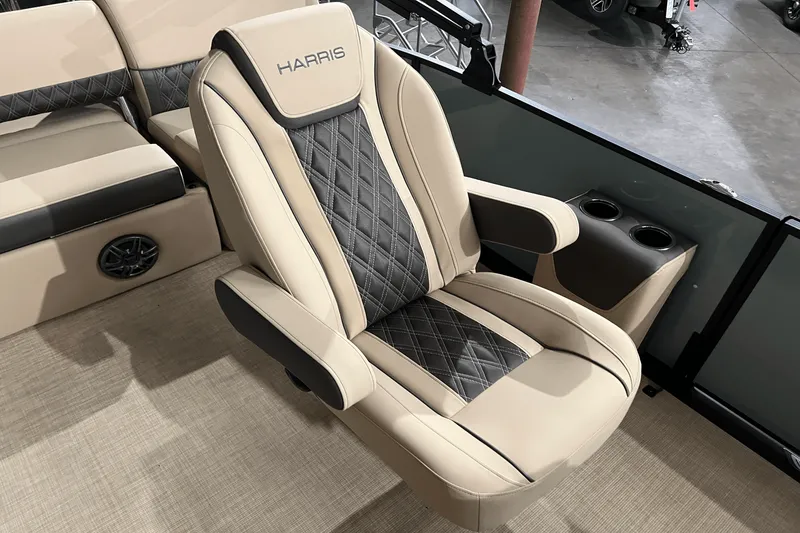 Slide: The Image of Harris 230 Sunliner 2025 - 16