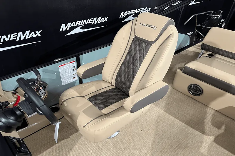 Slide: The Image of Harris 230 Sunliner 2025 - 17