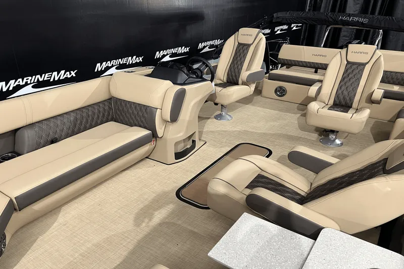 Slide: The Image of Harris 230 Sunliner 2025 - 21