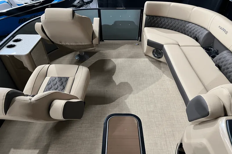 Slide: The Image of Harris 230 Sunliner 2025 - 22