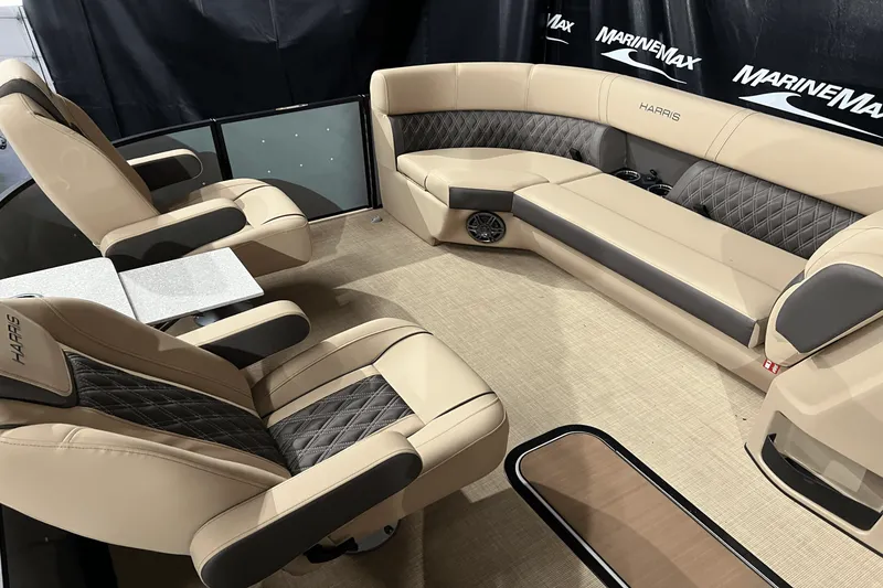 Slide: The Image of Harris 230 Sunliner 2025 - 23