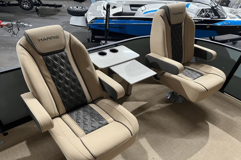 Slide: The Image of Harris 230 Sunliner 2025 - 25