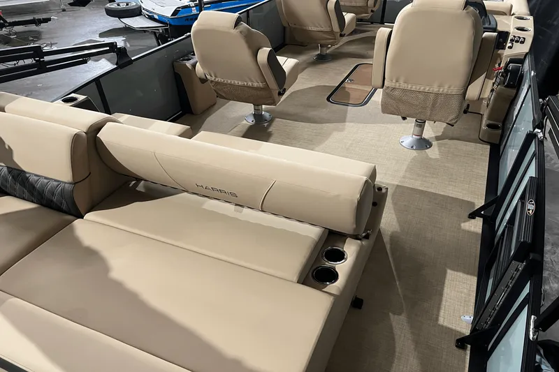 Slide: The Image of Harris 230 Sunliner 2025 - 7