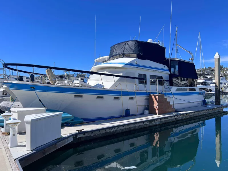 The Image of Kha Shing Cockpit Motor Yacht 1984 - 0