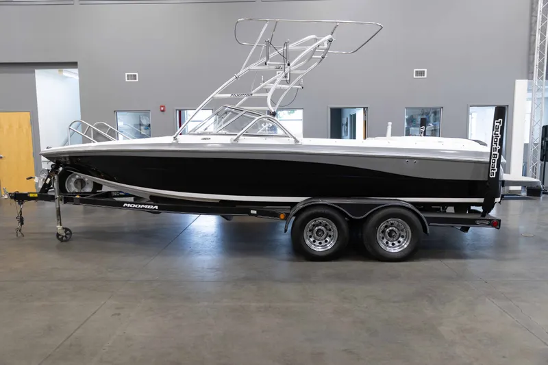 The Image of Moomba Boats OUTBACK LSV 2003 - 0