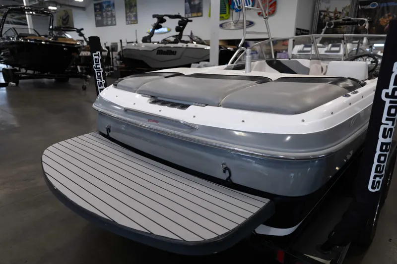 Slide: The Image of Moomba Boats OUTBACK LSV 2003 - 10