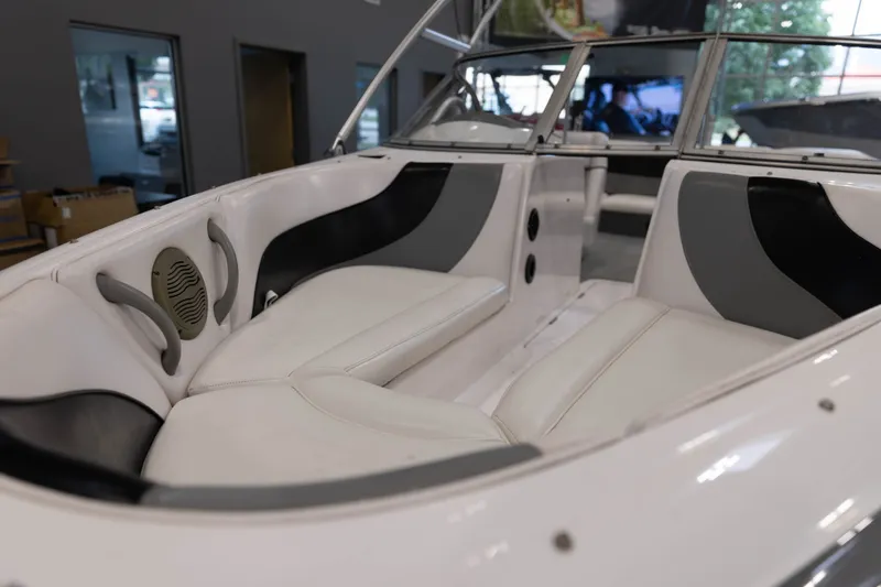 Slide: The Image of Moomba Boats OUTBACK LSV 2003 - 9