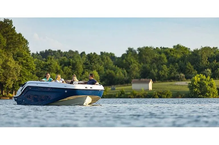 Slide: The Image of Bayliner DX2200 2021 - 7