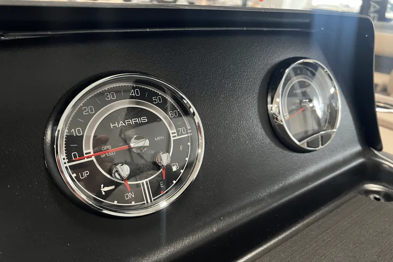 Slide: The Image of Harris 210 Breeze 2025 - 12