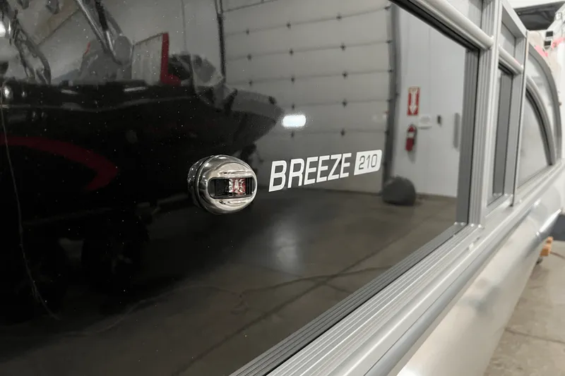 Slide: The Image of Harris 210 Breeze 2025 - 4