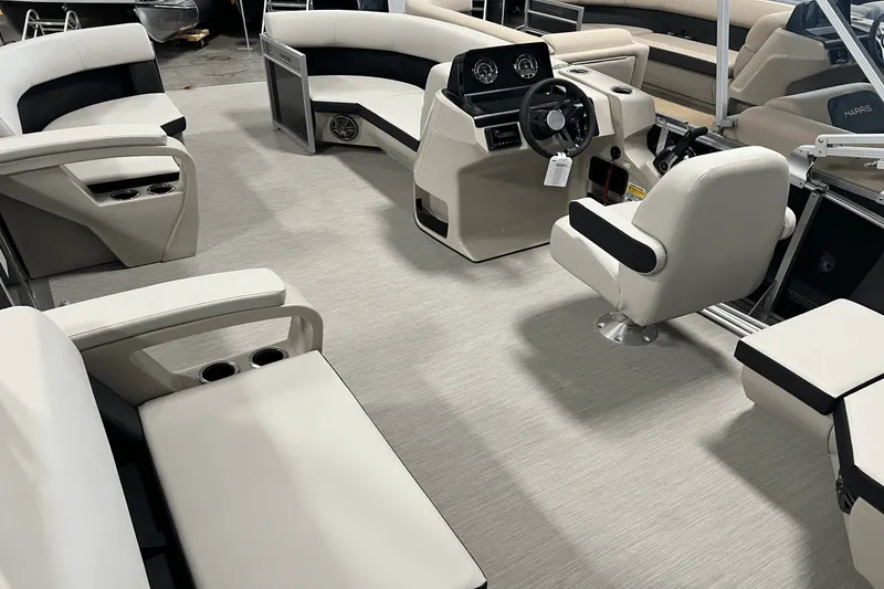 Slide: The Image of Harris 210 Breeze 2025 - 6