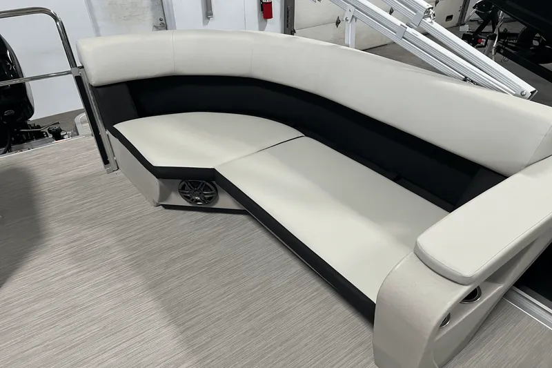 Slide: The Image of Harris 210 Breeze 2025 - 7